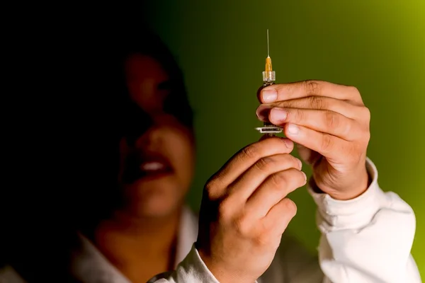 Empresas do DF importam flores, bússolas e até sangue do exterior