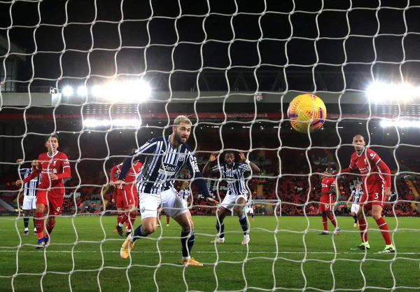 Sem brilho, líder Liverpool só empata com West Bromwich no Inglês