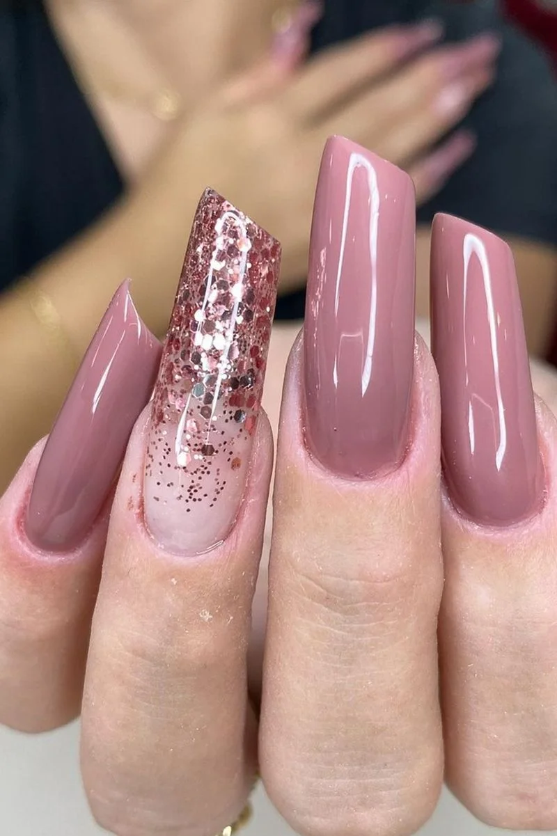 As "garras" alongadas no formato lipstick As "garras" alongadas no formato lipstick