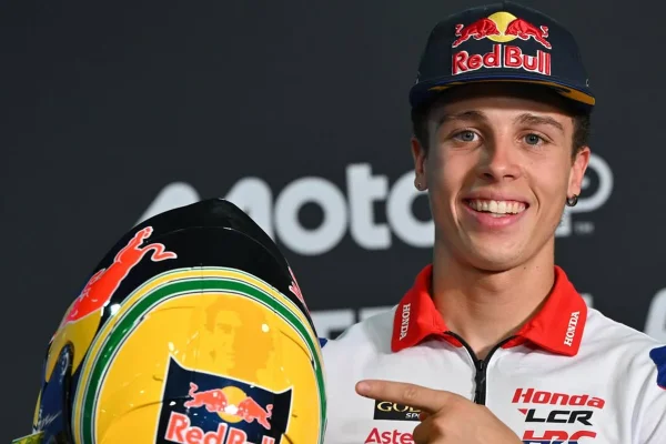Diogo Moreira fará homenagem para Senna em GP do Brasil; confira