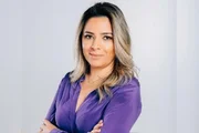 Valéria é advogada e empresária Valéria é advogada e empresária