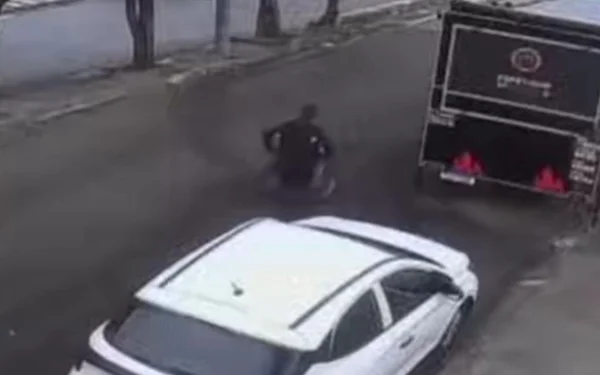 Cadeirante armado com faca tenta assaltar ônibus e é preso novamente