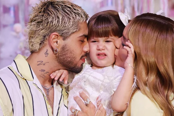 Virginia e Zé Felipe com os filhos Maria Flor (esquerda), Maria Alice (meio), José Leonardo (direita)