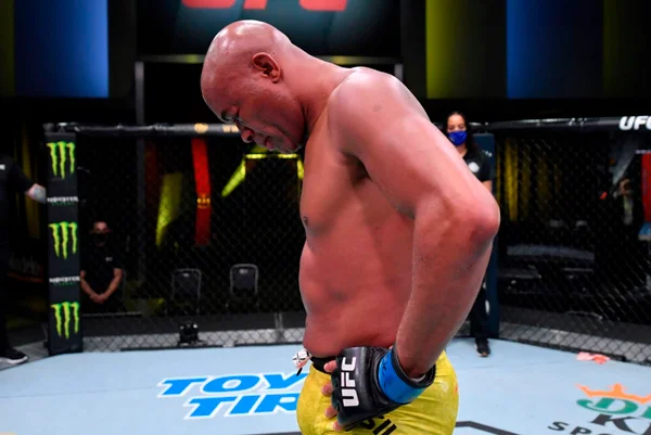 Anderson Silva fala sobre a lesão na perna