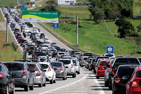 Detran-DF cadastra operadoras para parcelar multas no cartão
