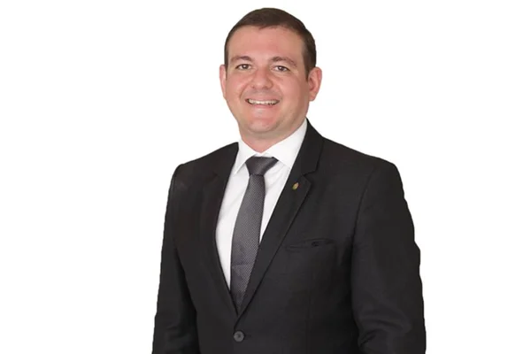 Desembargador Renato Leal é reconduzido ao cargo de titular no TRE-DF