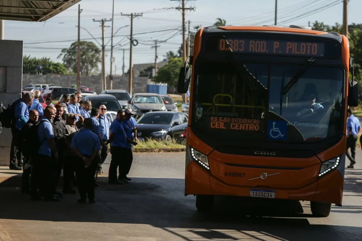 Após dois dias parados, 90 ônibus da Marechal voltam a circular no DF