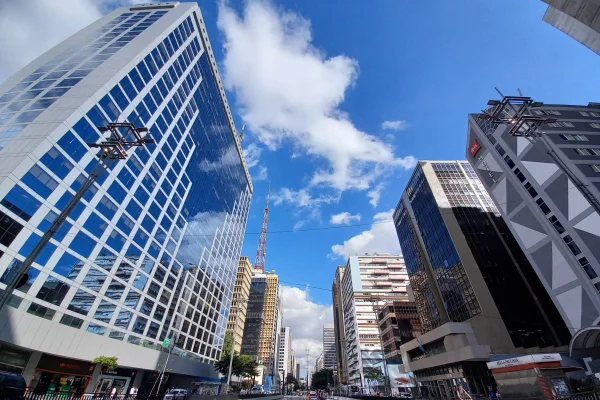 Imagem mostra a Avenida Paulista, em São Paulo - Metrópoles