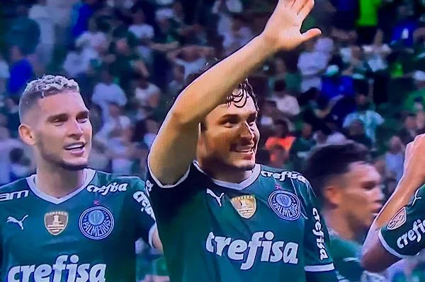 De repente, o Palmeiras descobriu que tem um “Rafagol”
