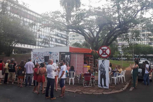 Crônica cabotina sobre dois atos de vandalismo e uma tarde eterna