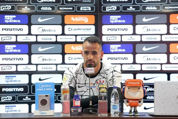 Renato Augusto apresentado no Corinthians