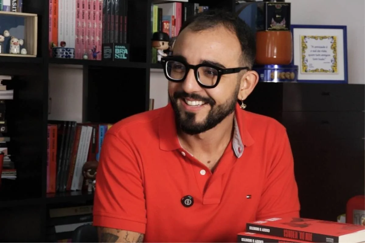 Raphael Montes revela não gostar de true crime: "Sou medroso" Raphael Montes revela não gostar de true crime: "Sou medroso"