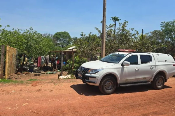 Imagem colorida de casa de idoso preso susoeito de causar a morte de cães - Metrópoles