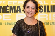 Silvia Buarque posa para o Instagram durante evento