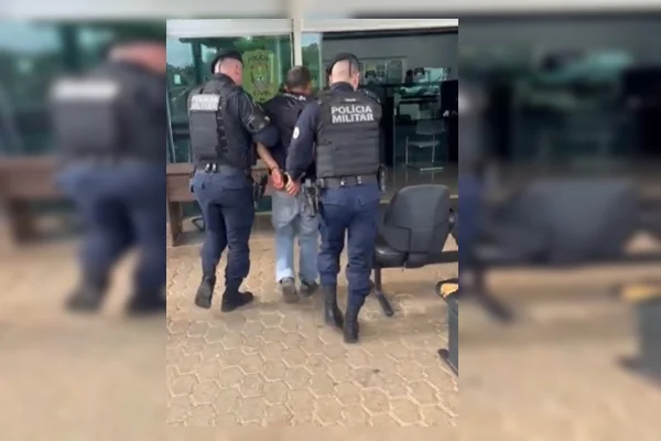 Ladrão com tornozeleira é preso após roubar e ferir vítima em feira