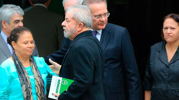 Em jantar, Lula diz esperar “apoio pontual” do MDB em 14 estados