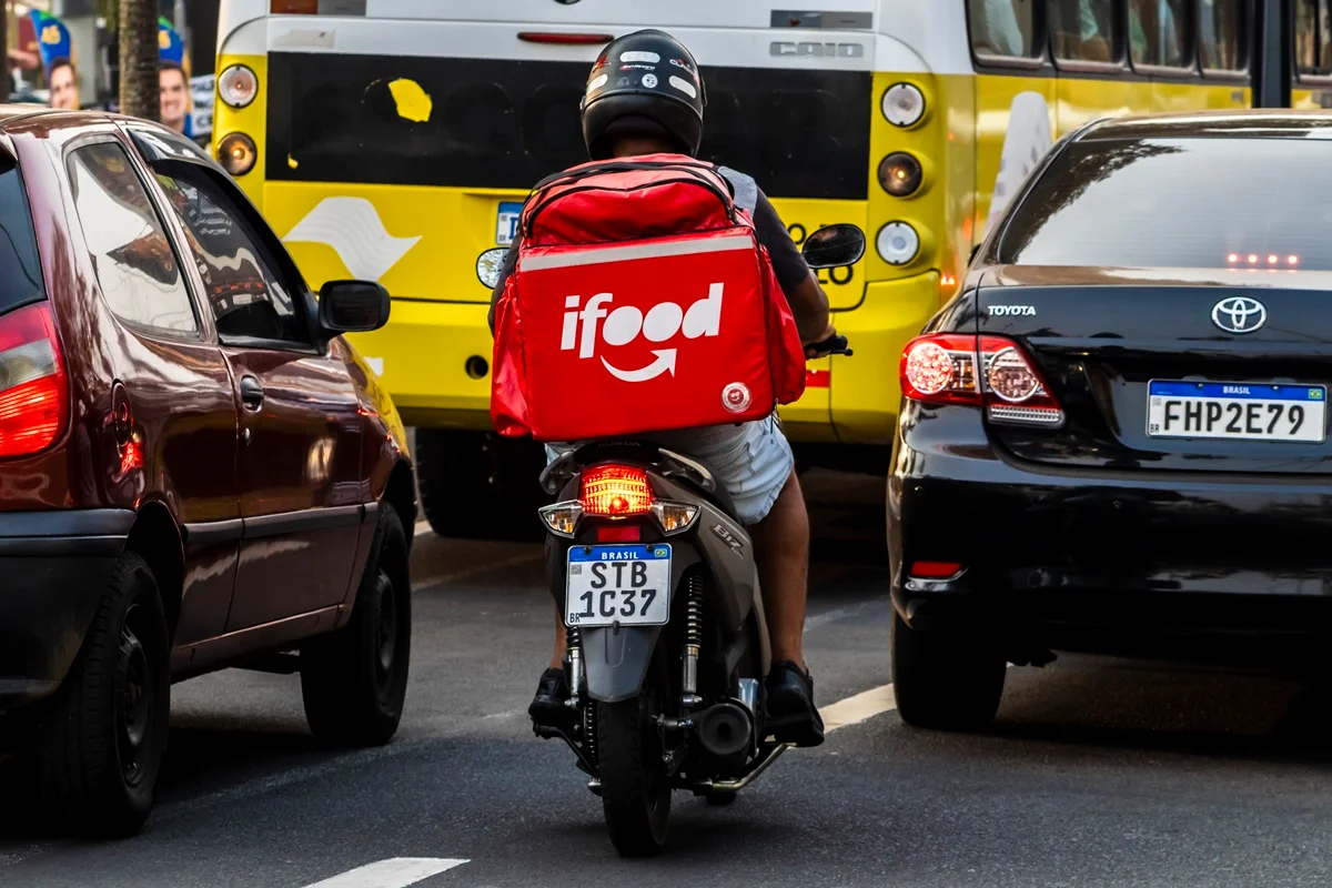 Rio proíbe que clientes exijam que entregador de app suba até a porta Rio proíbe que clientes exijam que entregador de app suba até a porta