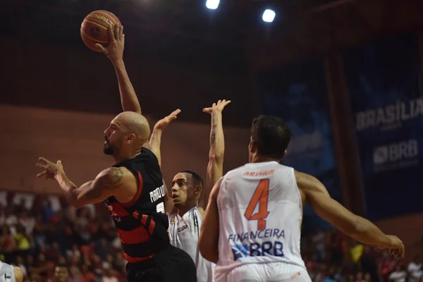 Em palco alternativo, Flamengo e Brasília fazem clássico do NBB
