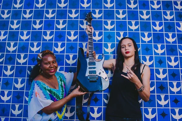Mulheres são as principais consumidoras de guitarras do mundo