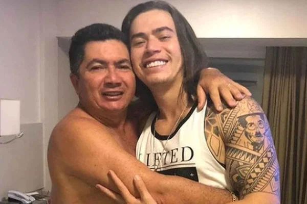 Foto de Whindersson Nunes e seu pai, Hidelbrando Sousa Batista