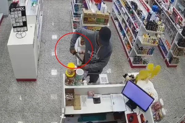Ladrão ameaça matar mulher com faca em assalto a farmácia no DF