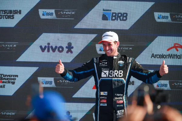 Foto colorida do pódio da Stock Car Pro - Metrópoles