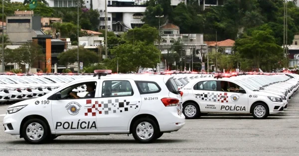 Foto colorida de viaturas da Polícia Militar (PM) de São Paulo - Metrópoles