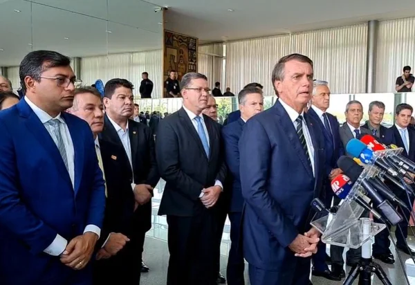 Bolsonaro recebe apoio de Ronaldo Caiado e mais cinco governadores