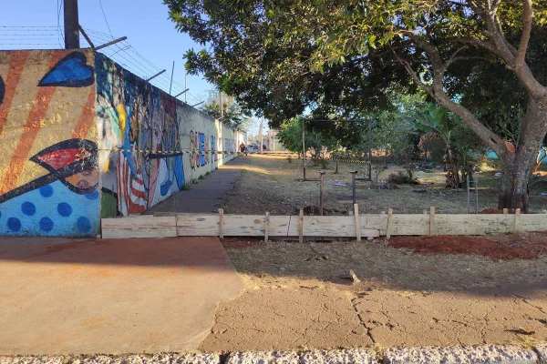 Obra de muro - Metrópoles