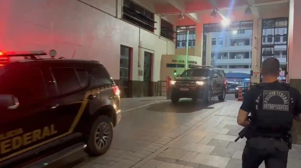 Saiba quem são os policiais civis presos por delivery de droga para CV