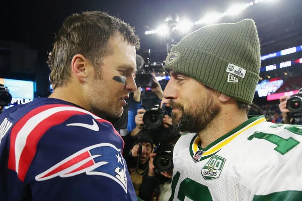 NFL: Brady e Rodgers contemplam futuro após eliminações dos playoffs
