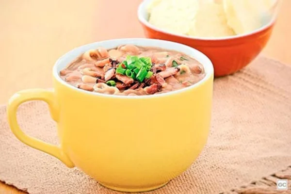 Sopa de feijão com bacon