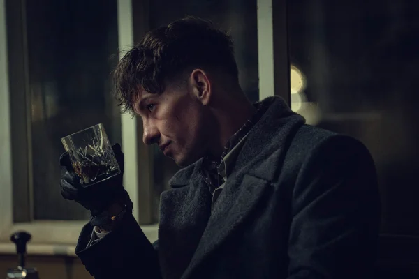 Barry Keoghan vive Duke Shelby no filme de Peaky Blinders - Metrópoles