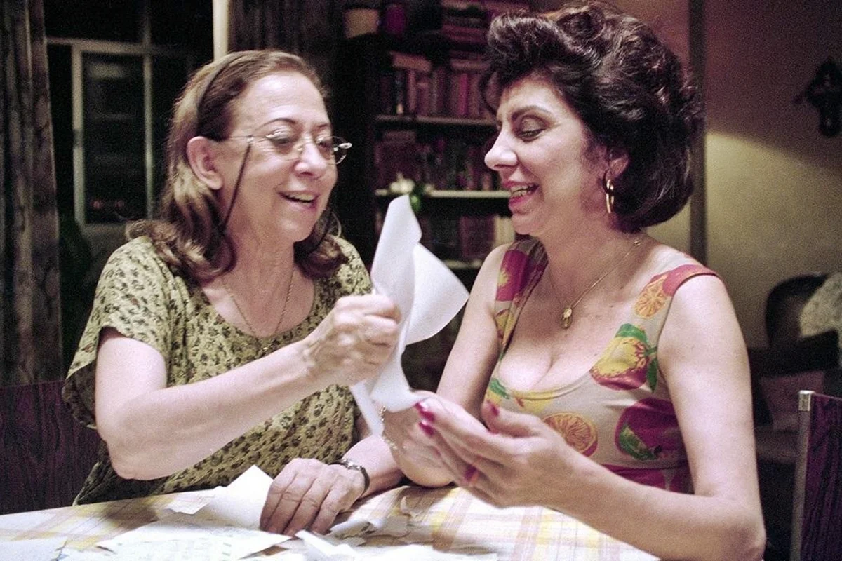 Fernanda Montenegro e Marília Pêra em Central do Brasil (2001) Fernanda Montenegro e Marília Pêra em Central do Brasil (2001)