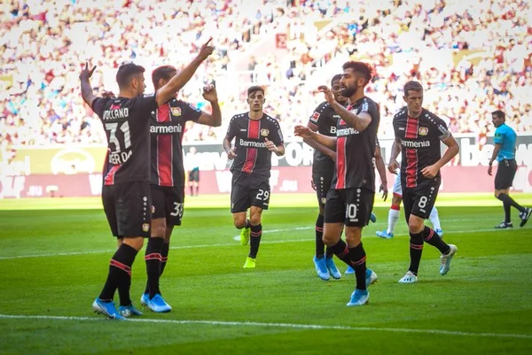 Bayer Leverkusen vence 2ª seguida no Alemão; Union Berlin faz história