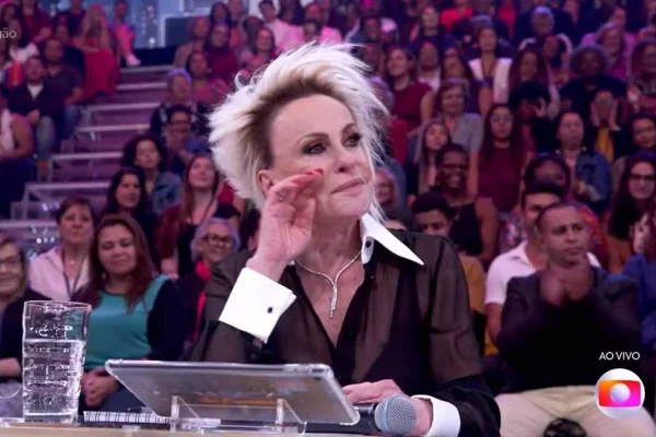 Foto colorida de Ana Maria como jurada do Dança dos Famosos - Metrópoles