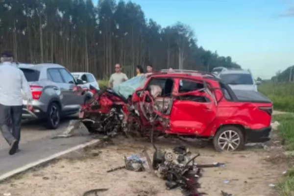Imagem colorida, Fiat Strada ficou completamente destruído após acidente -Metrópoles