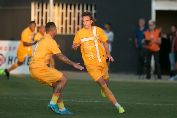 Zotti e Bernardo comemorando o gol