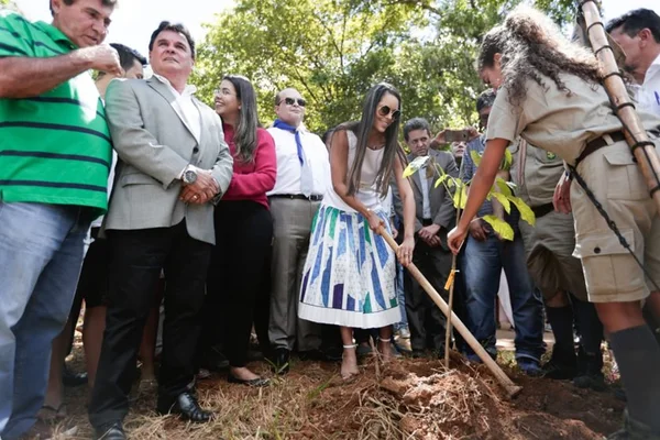 Ibaneis reabre parque em Taguatinga e promete fim da buraqueira no DF