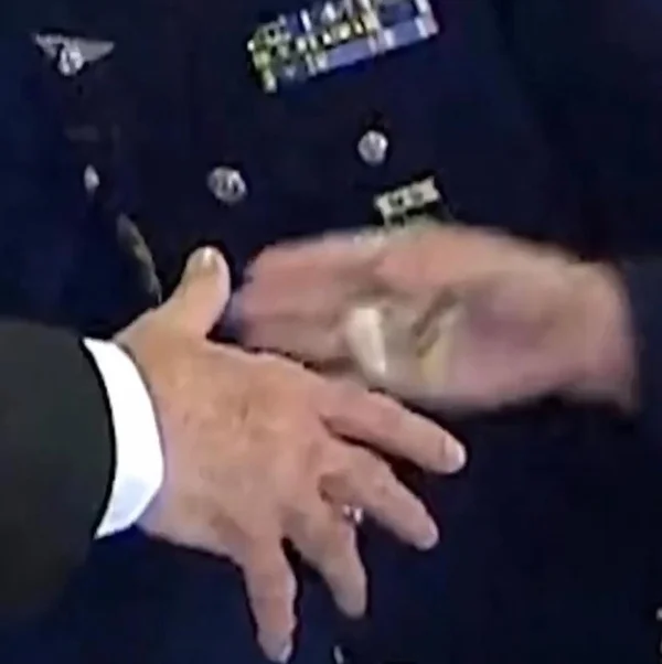 Ministro Lula militar mão Bolsonaro