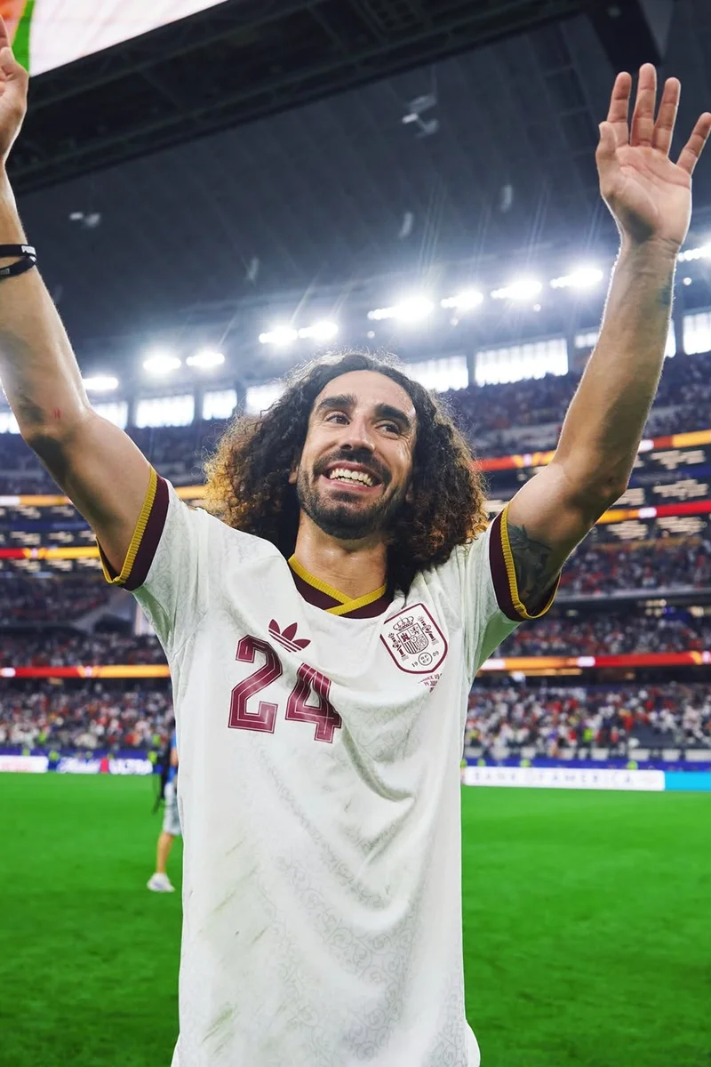 O jogador já deixou claro que não aceita propostas de clubes caso o destino não ofereça boas condições para o desenvolvimento do filho mais velho, Mateo O jogador já deixou claro que não aceita propostas de clubes caso o destino não ofereça boas condições para o desenvolvimento do filho mais velho, Mateo