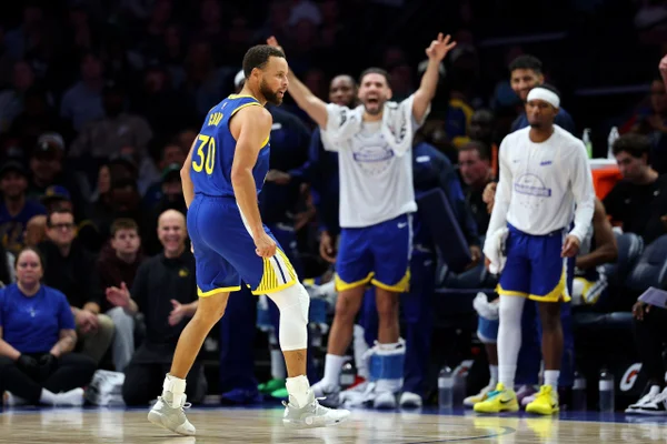 NBA: Curry marca 44 pontos em vitória do Warriors e iguala LeBron James