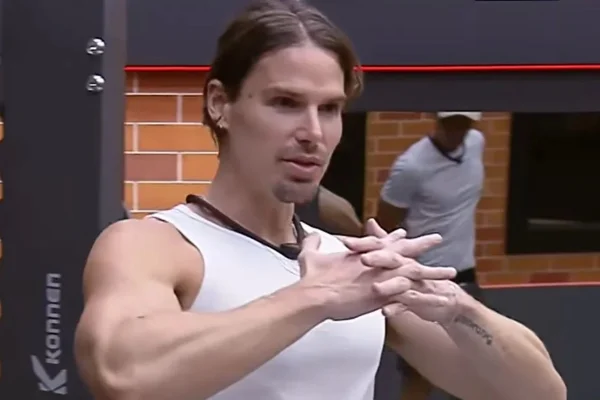 Jonatas Faro revela conversa com namorado antes de entrar em A Fazenda
