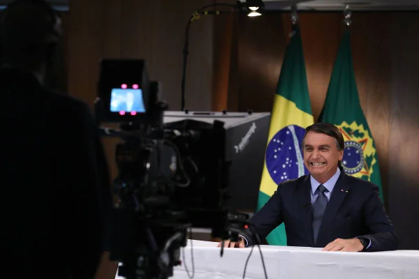 “Processe Bolsonaro você mesmo”: advogados ensinam a cobrar auxílio de US$ 1 mil na Justiça