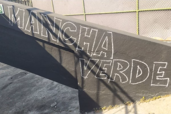 1-3352 Torcida do Vasco espalha provocações a corintianos em São Januário
