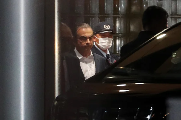 Ex-chefe da Nissan, Carlos Ghosn deixa Japão e viaja ao Líbano