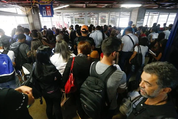Metroviários pedem abono do ponto para encerrar greve