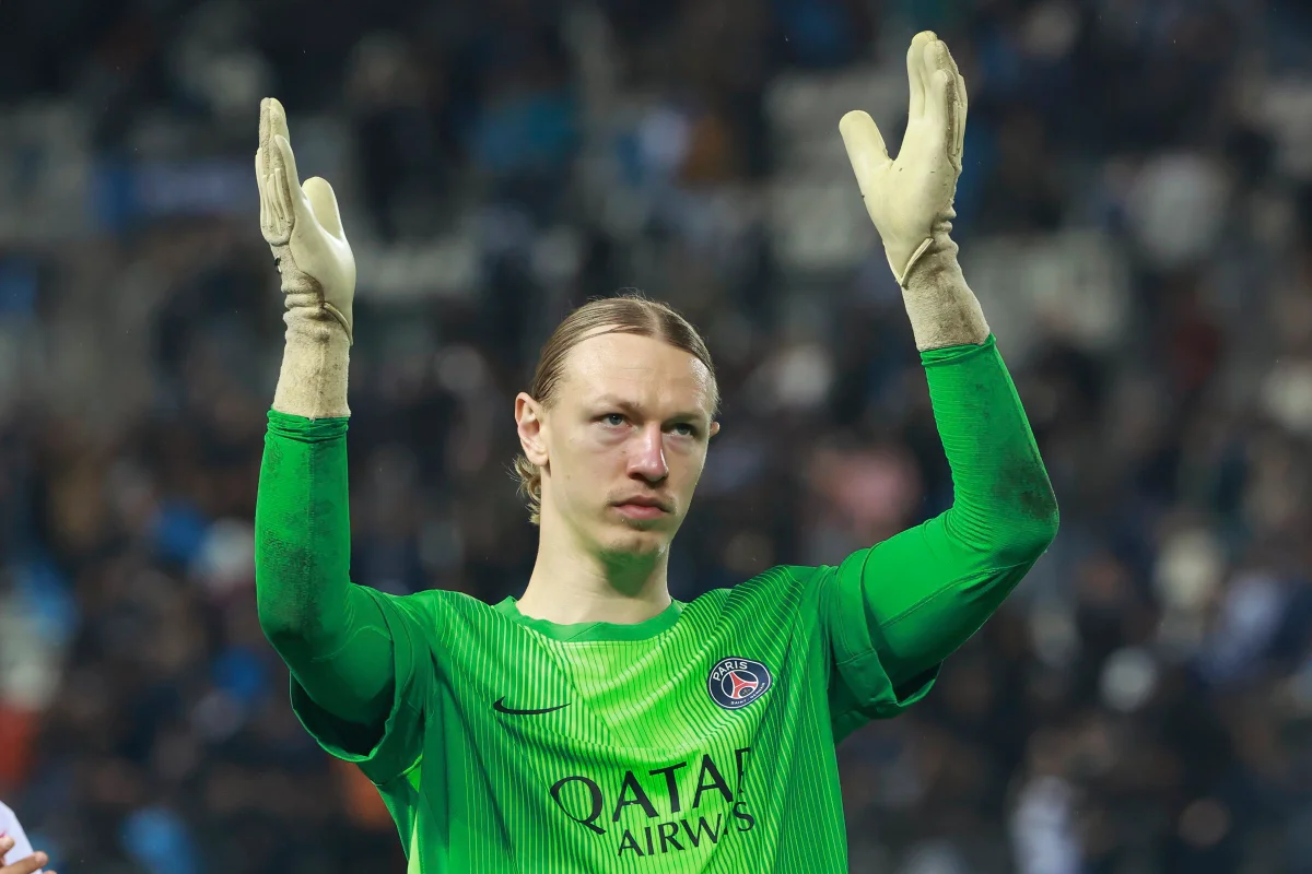 Goleiro do PSG recebe oferta pornô por defesas na Champions, e esposa reage Goleiro do PSG recebe oferta pornô por defesas na Champions, e esposa reage