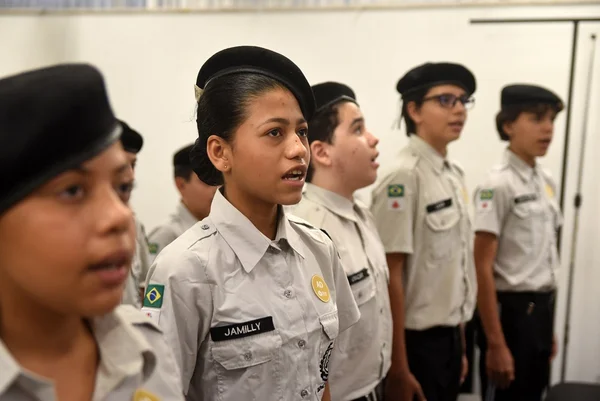 alunos escola cívico militar MG