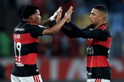Gonzalo Plata e Samuel Lino comemoram gol do Flamengo Gonzalo Plata e Samuel Lino comemoram gol do Flamengo